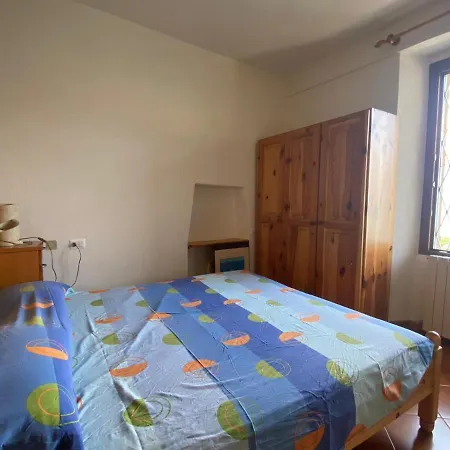 With Big Terrace And Direct Access To The Beach Appartement Varenna