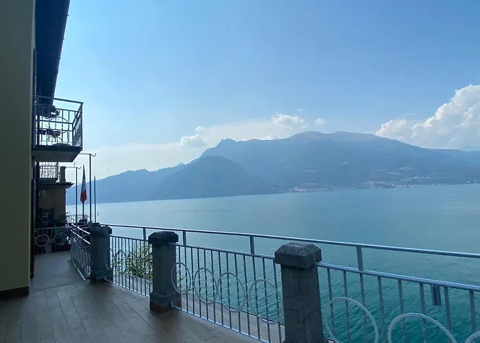 Apartment With Big Terrace And Direct Access To The Beach *