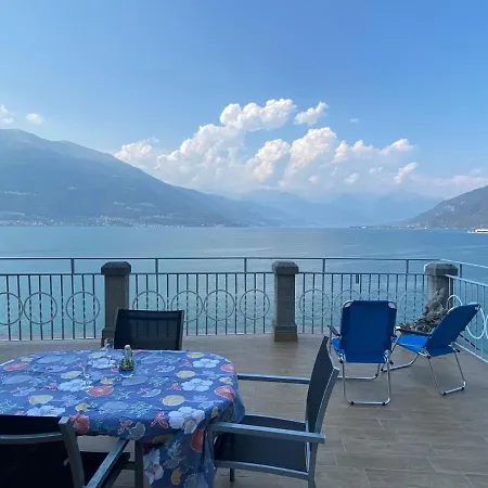 Apartment With Big Terrace And Direct Access To The Beach