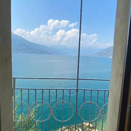 Apartment With Big Terrace And Direct Access To The Beach