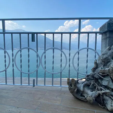 With Big Terrace And Direct Access To The Beach Varenna