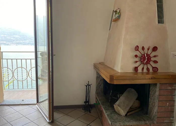 Апартаменты With Big Terrace And Direct Access To The Beach Варенна